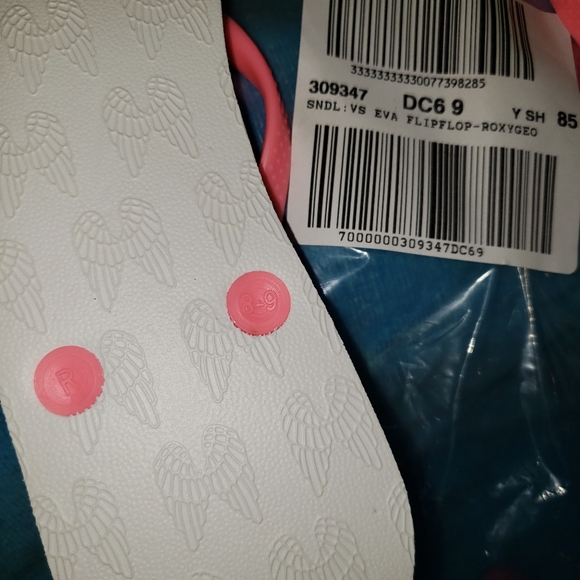 Victoria's Secret Beach Angel Bundle 2 Pairs of Sandals+An Insulated Cooler NWT - Picture 8 of 8